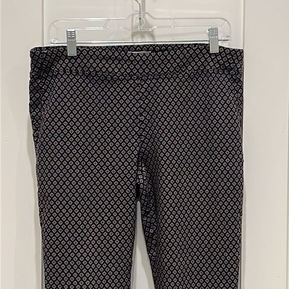 Adrienne Vittadini black patterned pull-on style pants-FREE w/Bundle Purchase - Picture 2 of 9